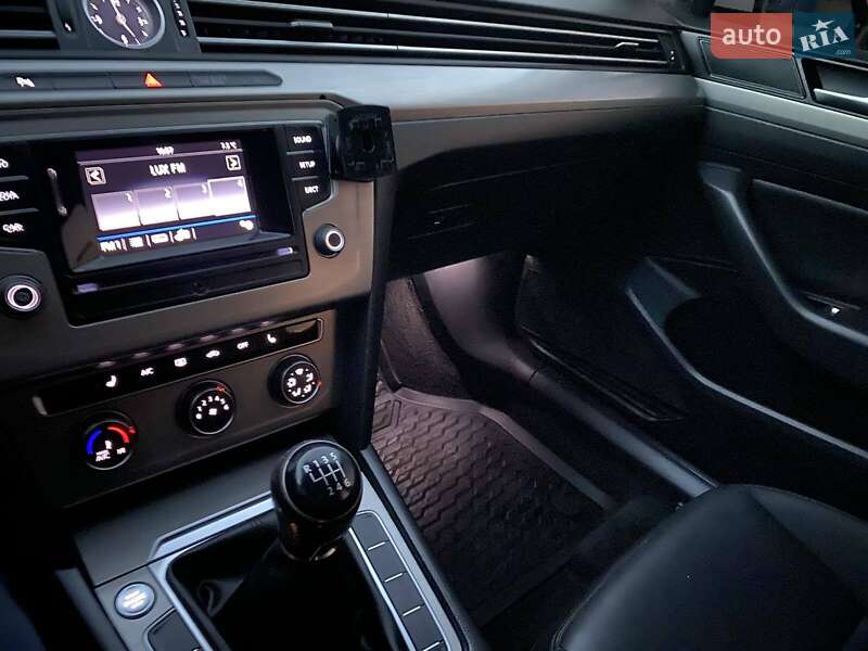 Универсал Volkswagen Passat 2017 в Житомире