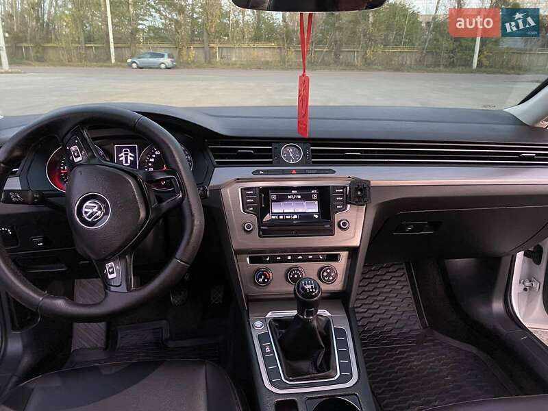 Универсал Volkswagen Passat 2017 в Житомире