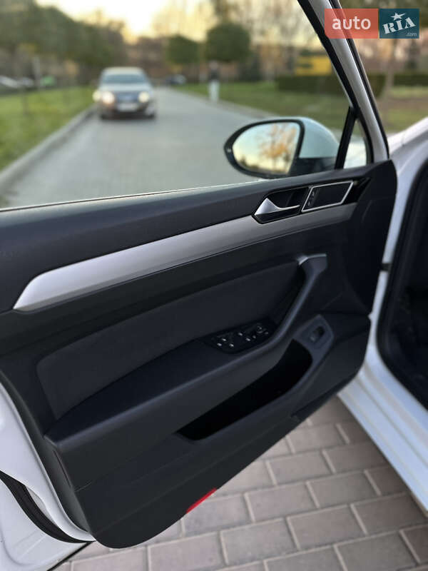 Универсал Volkswagen Passat 2017 в Умани