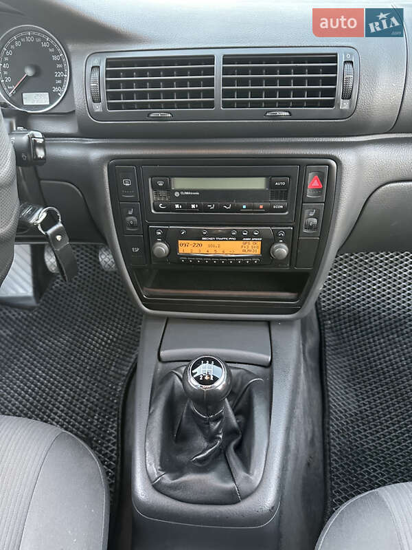 Седан Volkswagen Passat 2004 в Хмельницком