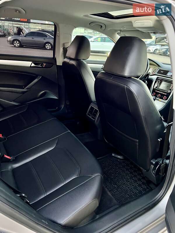 Седан Volkswagen Passat 2012 в Софиевской Борщаговке