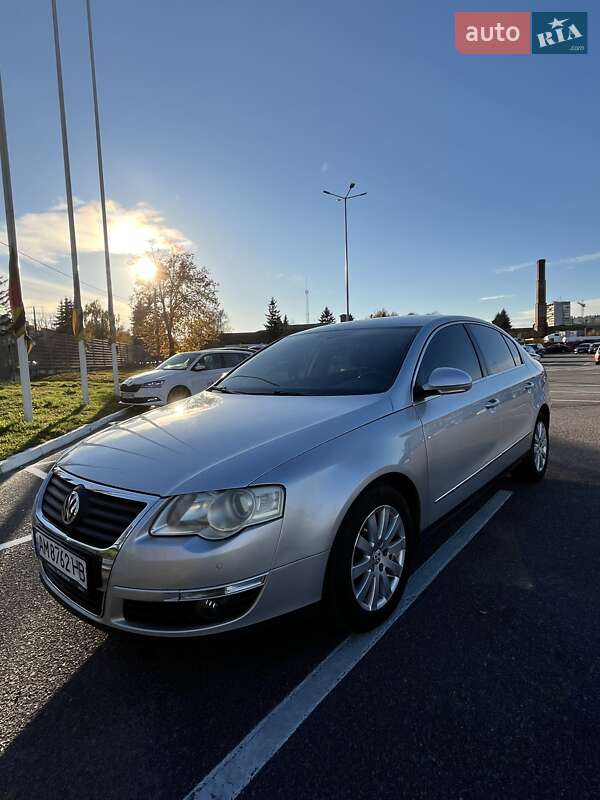 Седан Volkswagen Passat 2008 в Житомире
