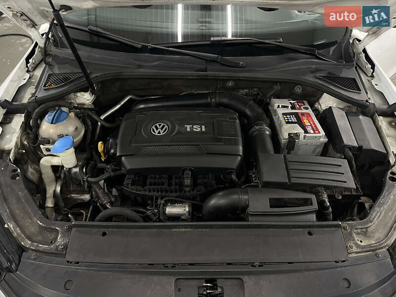 Седан Volkswagen Passat 2016 в Житомире