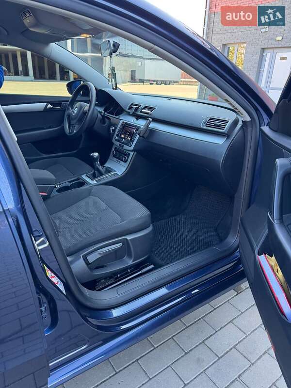 Универсал Volkswagen Passat 2010 в Ровно фото 11 Универсал Volkswagen Passat 2010 в Ровно