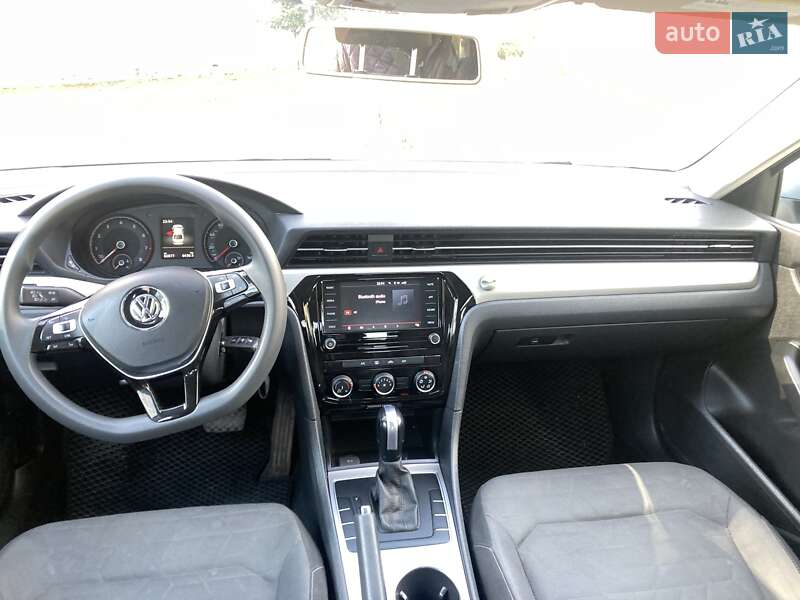 Седан Volkswagen Passat 2020 в Виннице