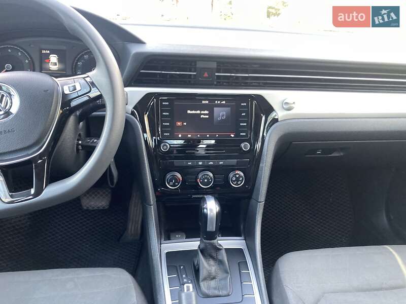 Седан Volkswagen Passat 2020 в Виннице