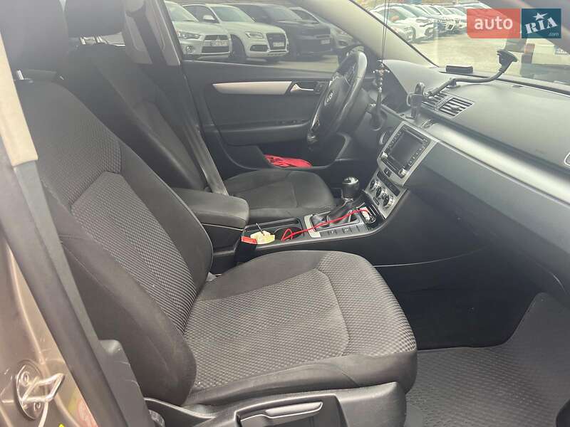 Універсал Volkswagen Passat 2013 в Львові