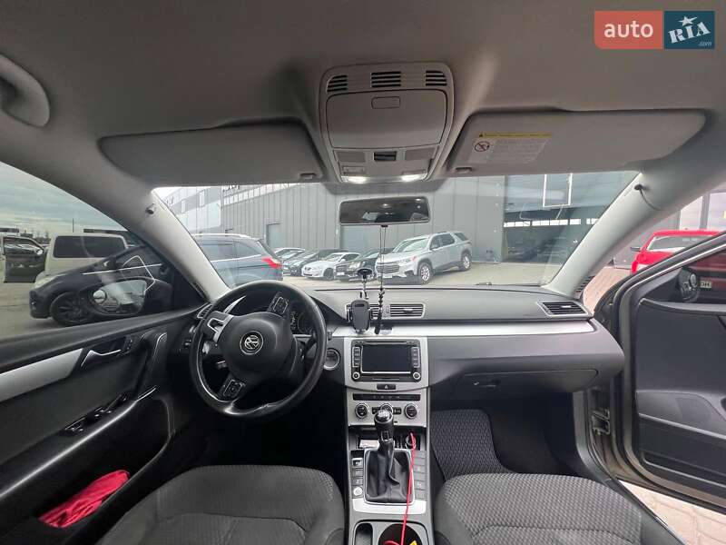 Універсал Volkswagen Passat 2013 в Львові