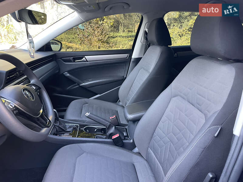 Седан Volkswagen Passat 2020 в Хмельницком
