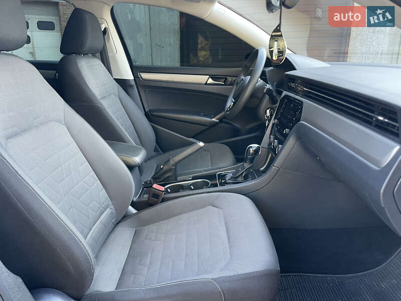Седан Volkswagen Passat 2020 в Хмельницком