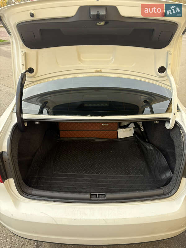 Седан Volkswagen Passat 2012 в Киеве фото 35 Седан Volkswagen Passat 2012 в Киеве