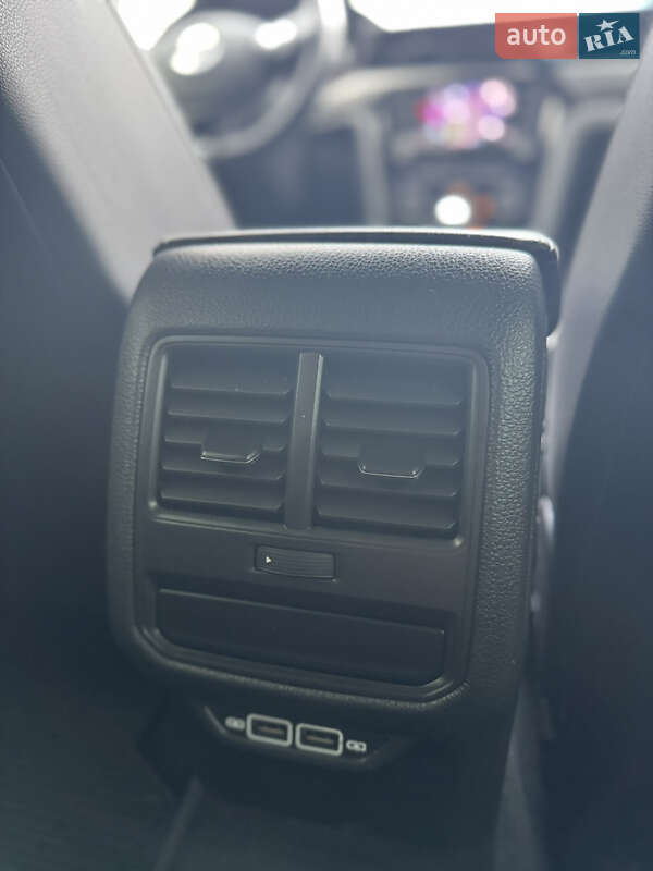 Седан Volkswagen Passat 2020 в Львові