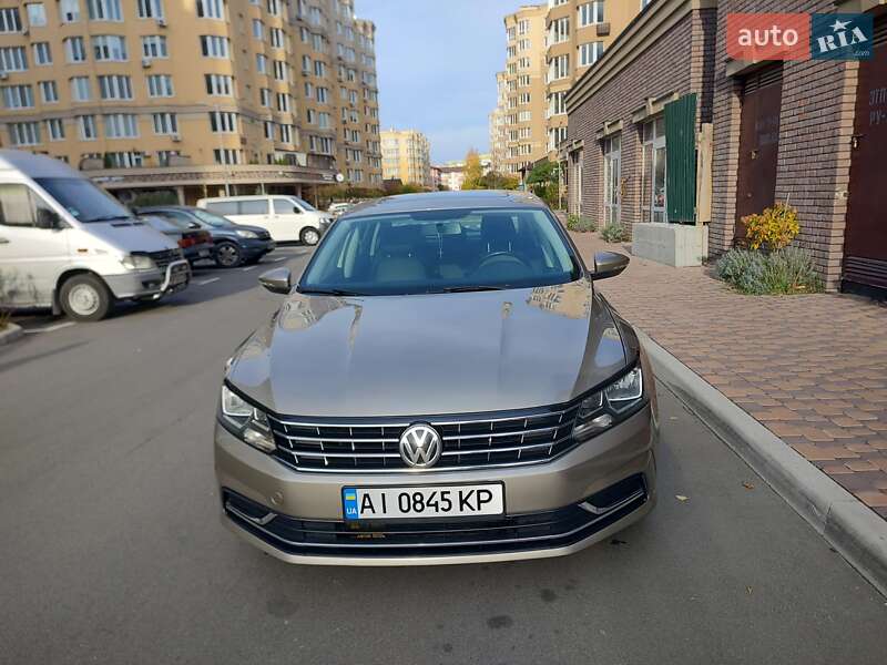 Седан Volkswagen Passat 2016 в Киеве