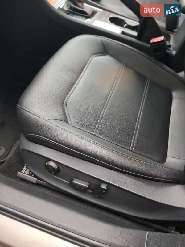 Седан Volkswagen Passat 2016 в Киеве