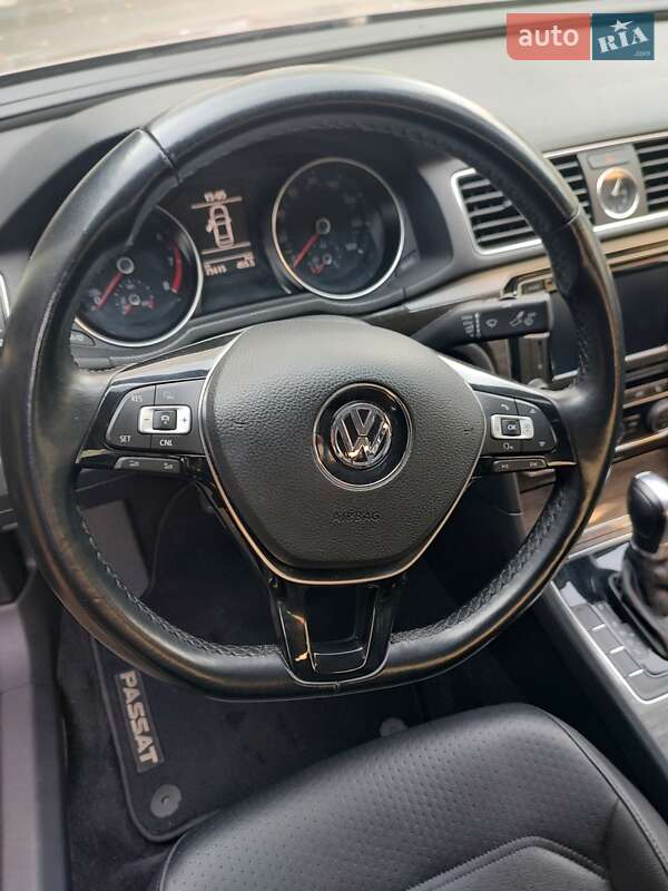 Седан Volkswagen Passat 2016 в Киеве