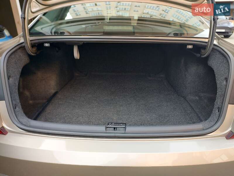 Седан Volkswagen Passat 2016 в Киеве
