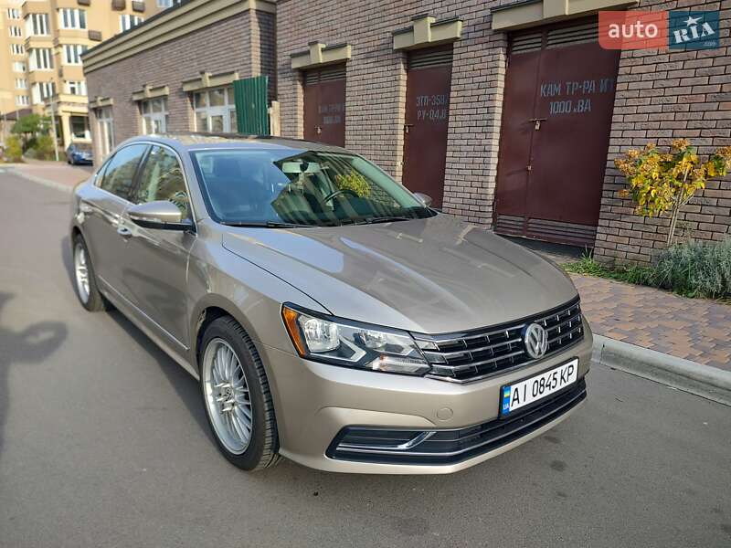 Седан Volkswagen Passat 2016 в Киеве
