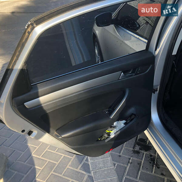 Седан Volkswagen Passat 2013 в Кропивницком