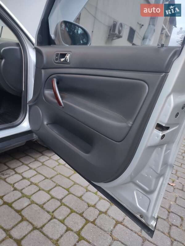 Седан Volkswagen Passat 2005 в Львові