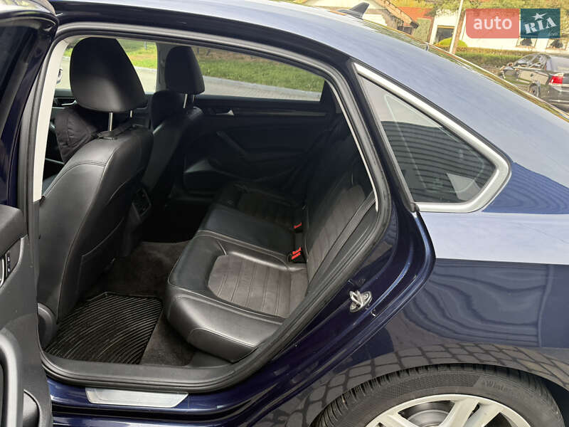 Седан Volkswagen Passat 2014 в Ивано-Франковске