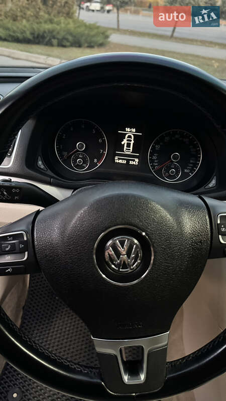 Седан Volkswagen Passat 2012 в Дніпрі