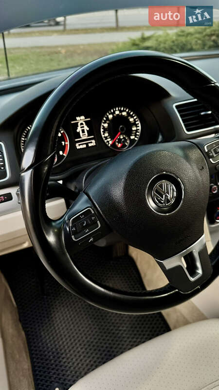 Седан Volkswagen Passat 2012 в Дніпрі