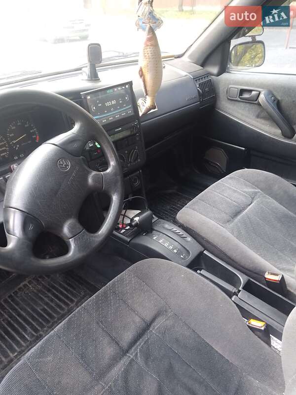 Седан Volkswagen Passat 1993 в Киеве фото 3 Седан Volkswagen Passat 1993 в Киеве