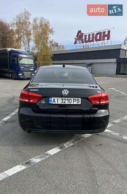 Седан Volkswagen Passat 2012 в Киеве