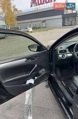 Седан Volkswagen Passat 2012 в Киеве