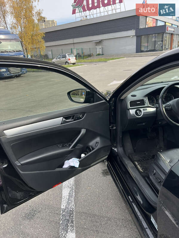Седан Volkswagen Passat 2012 в Киеве