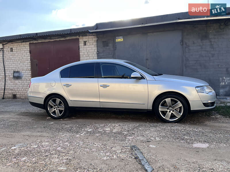 Седан Volkswagen Passat 2010 в Южноукраинске