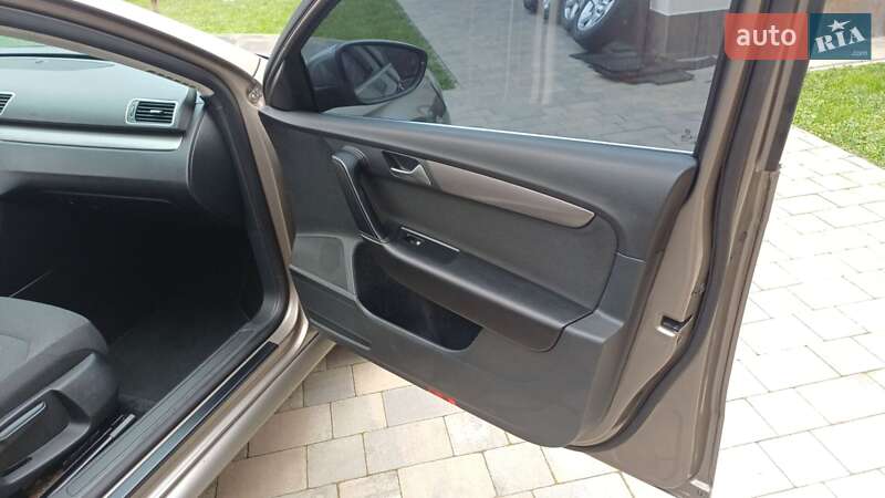 Седан Volkswagen Passat 2011 в Дрогобыче фото 29 Седан Volkswagen Passat 2011 в Дрогобыче