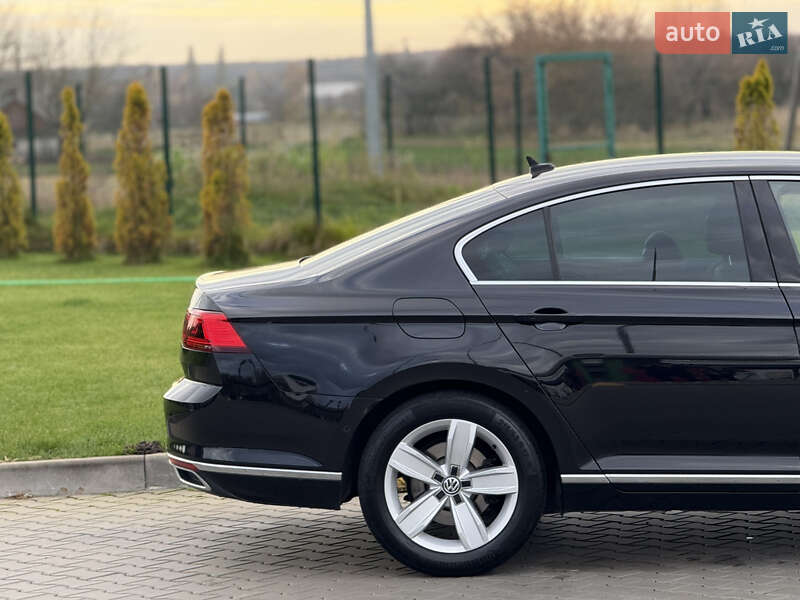 Седан Volkswagen Passat 2019 в Луцьку