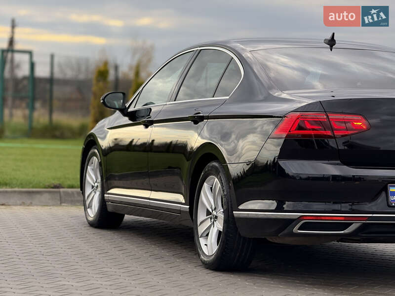 Седан Volkswagen Passat 2019 в Луцьку