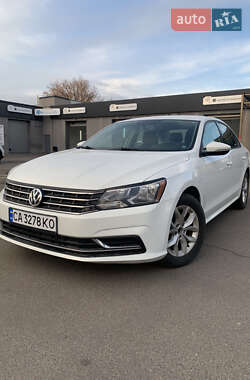 Седан Volkswagen Passat 2017 в Черкасах