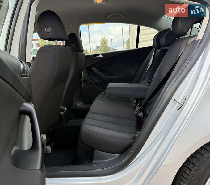 Седан Volkswagen Passat 2009 в Виннице