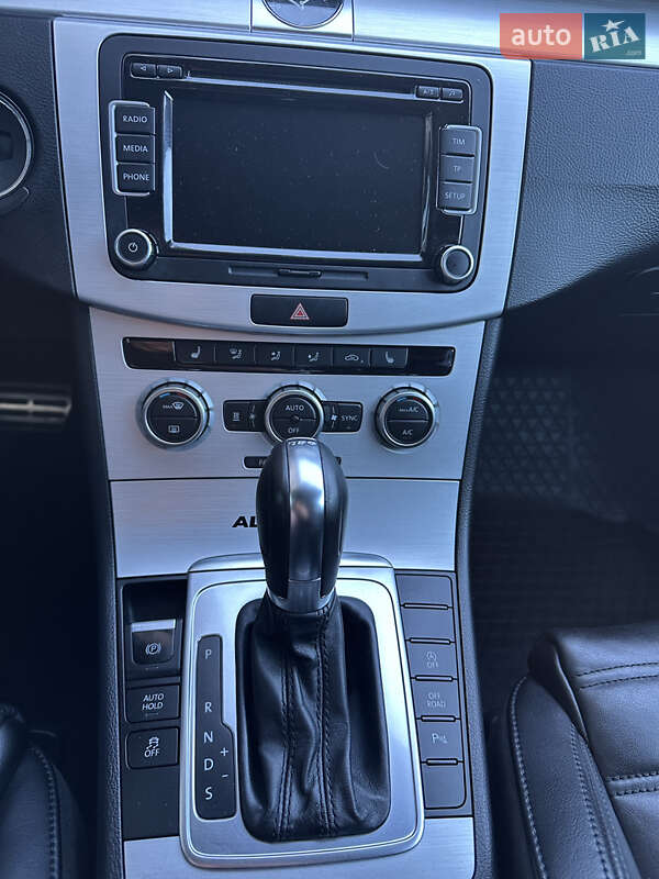 Універсал Volkswagen Passat 2014 в Львові