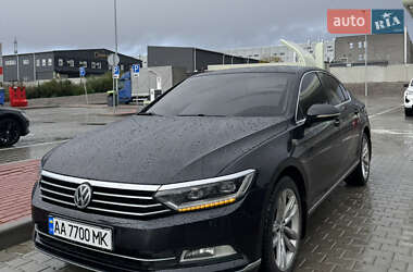 Седан Volkswagen Passat 2015 в Києві