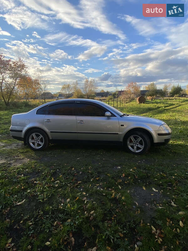 Седан Volkswagen Passat 2002 в Львові
