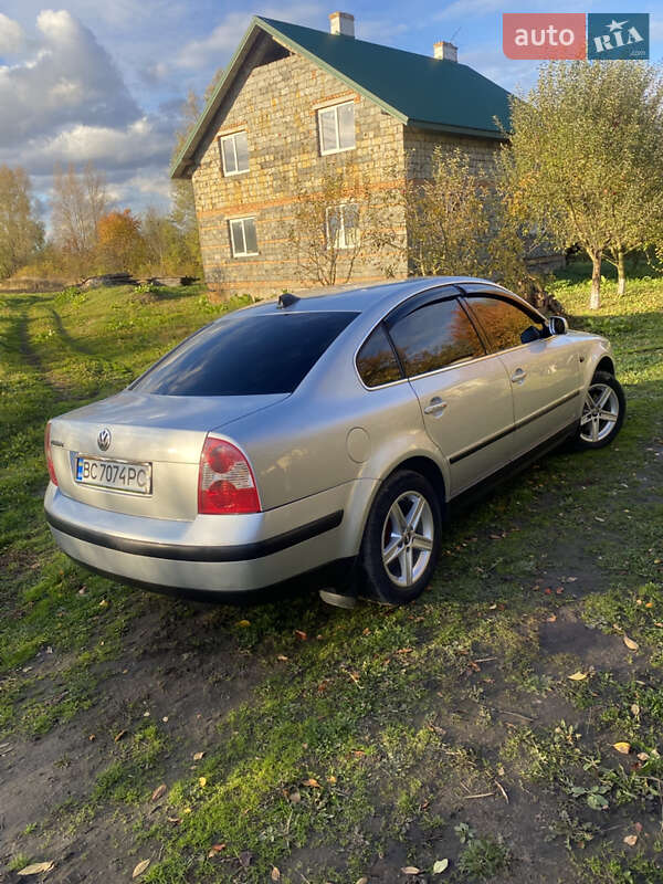 Седан Volkswagen Passat 2002 в Львові