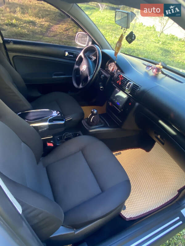 Седан Volkswagen Passat 2002 в Львові