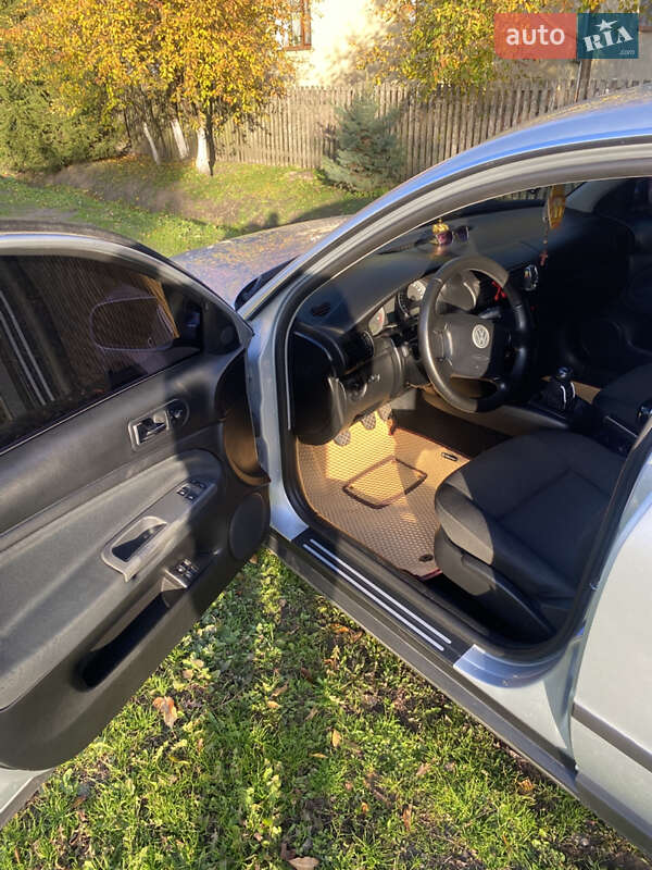 Седан Volkswagen Passat 2002 в Львові