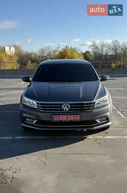 Седан Volkswagen Passat 2017 в Софиевской Борщаговке