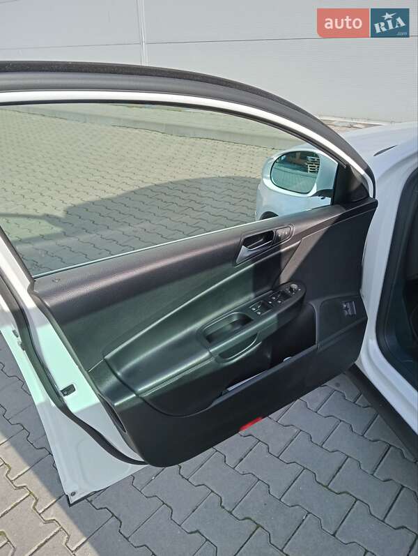 Универсал Volkswagen Passat 2009 в Киеве фото 47 Универсал Volkswagen Passat 2009 в Киеве
