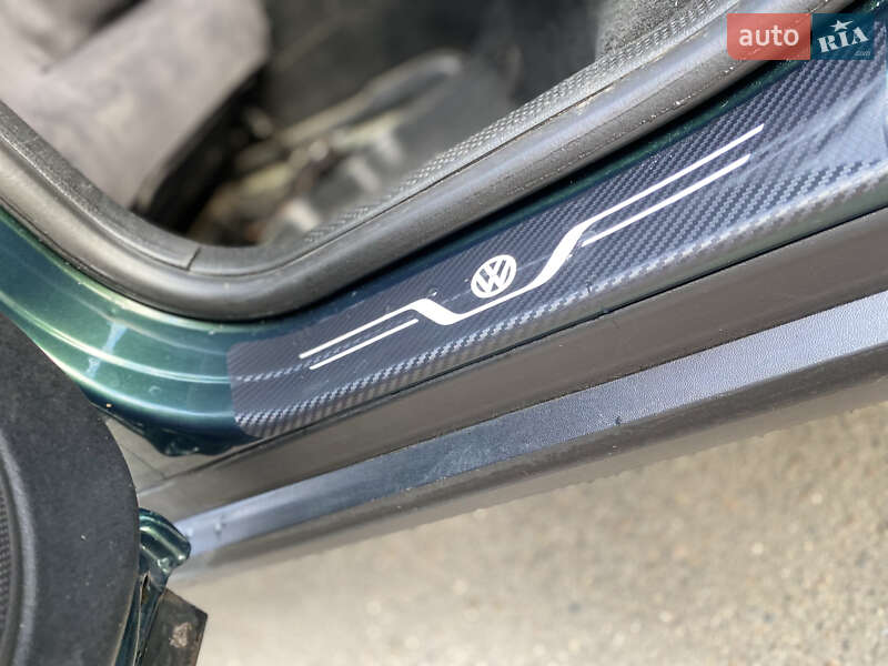 Седан Volkswagen Passat 1999 в Бориславе