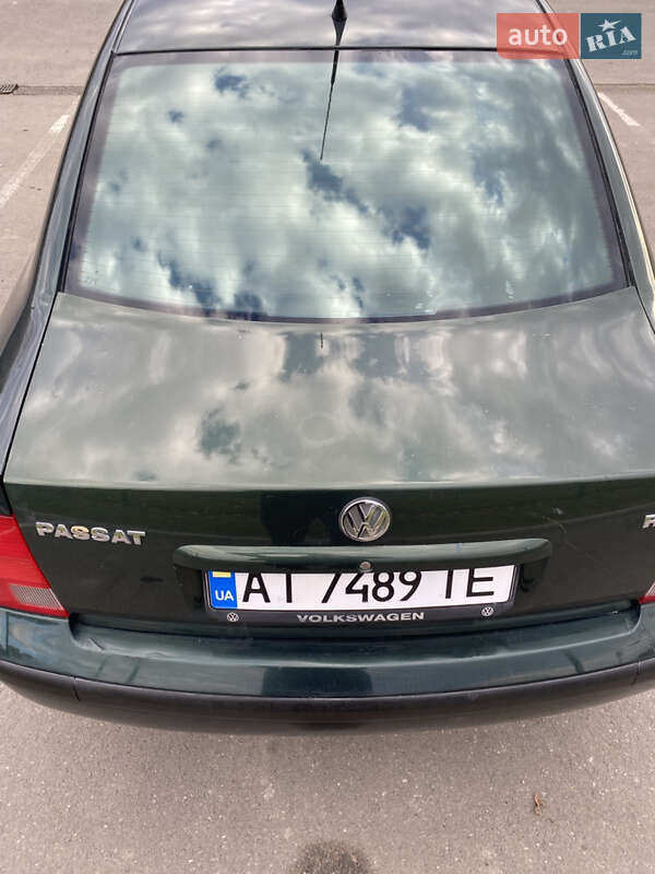 Седан Volkswagen Passat 1998 в Ивано-Франковске