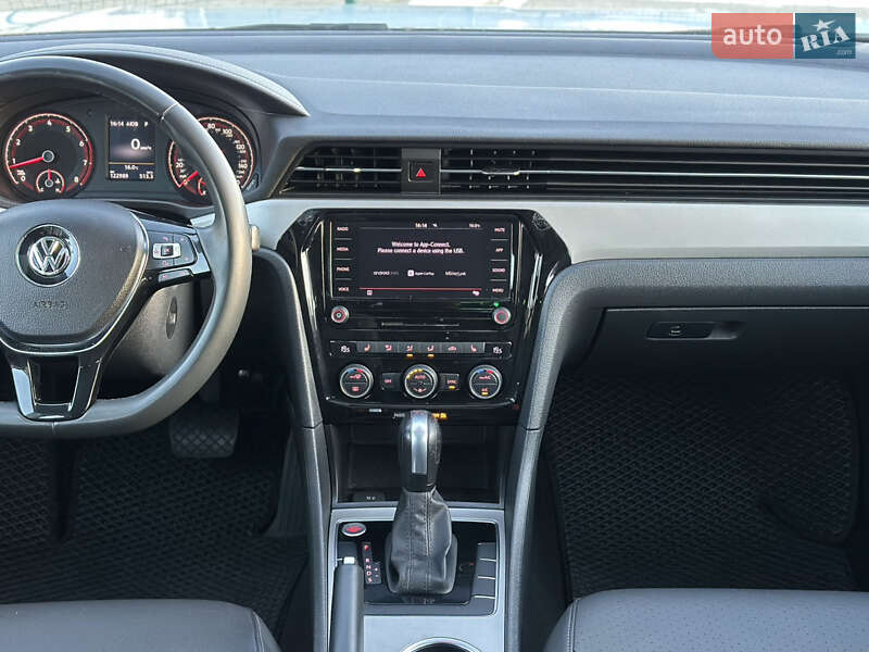 Седан Volkswagen Passat 2021 в Киеве
