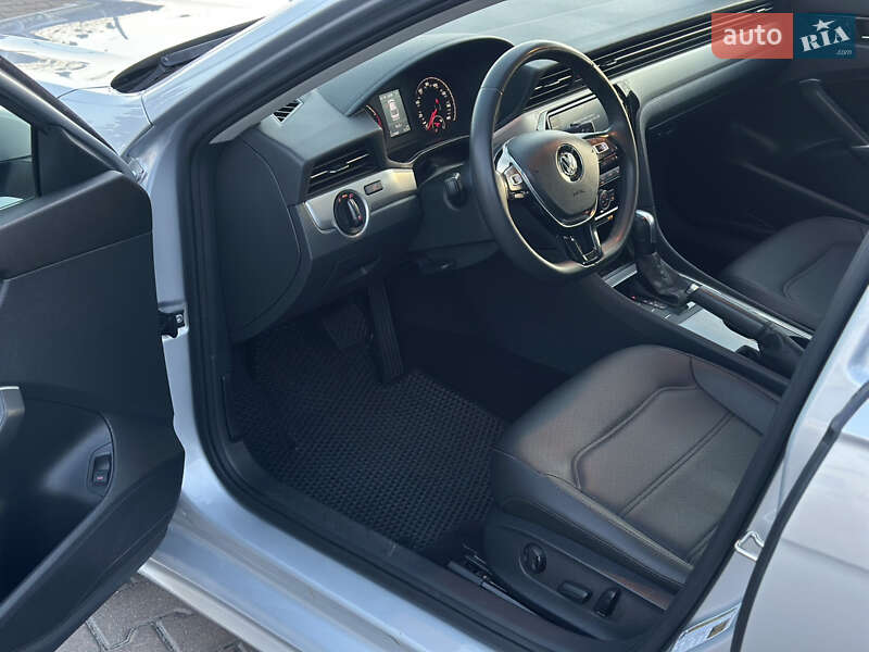 Седан Volkswagen Passat 2021 в Киеве