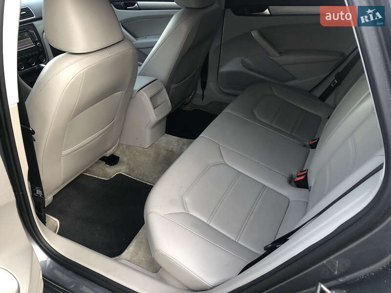 Седан Volkswagen Passat 2015 в Луцке