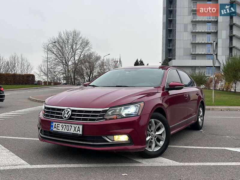 Седан Volkswagen Passat 2016 в Киеве